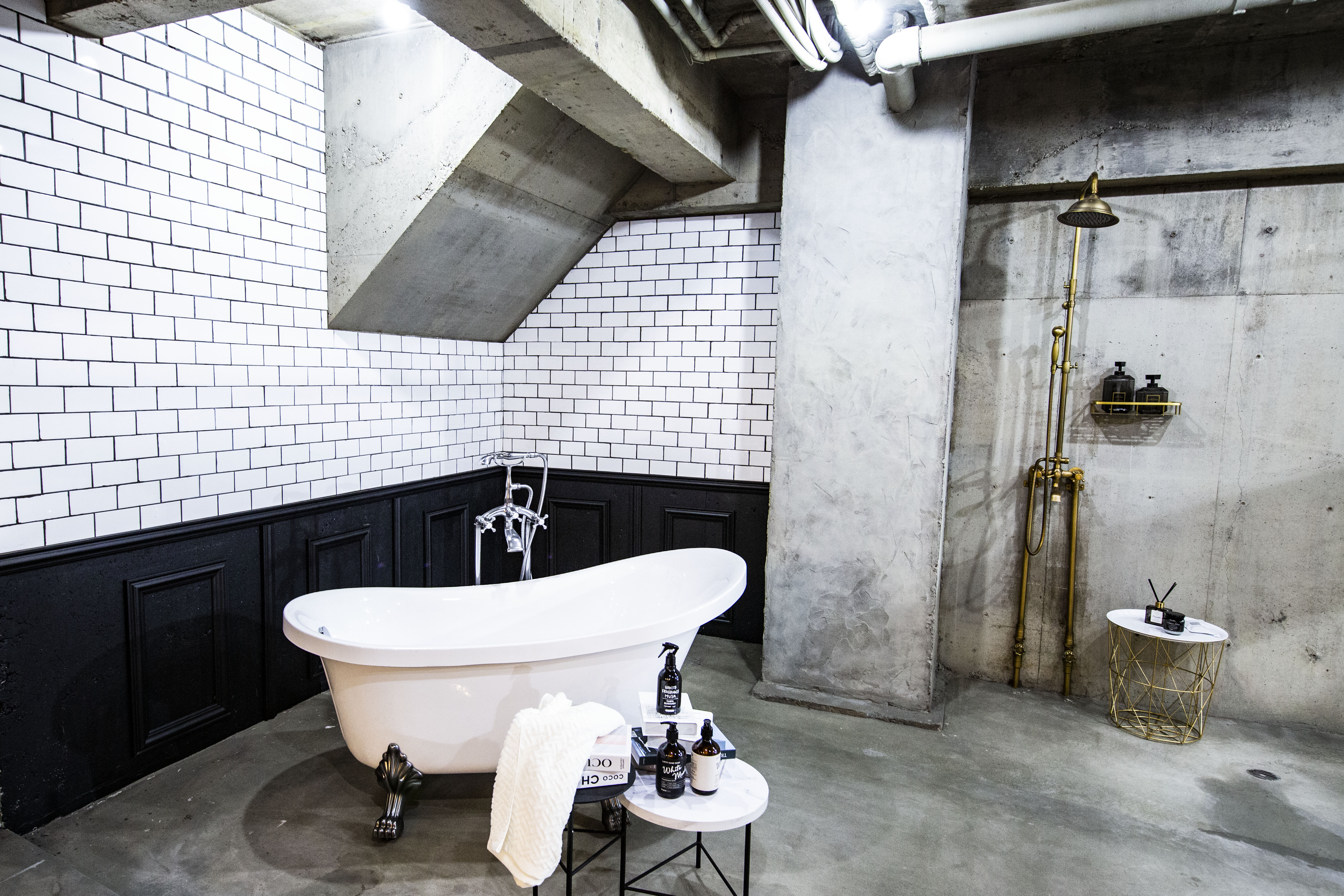 バスタブ・シャワー（水道はご使用できません）