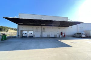 【スーパーセンターオークワサウス亀山】車両展示専用スペース