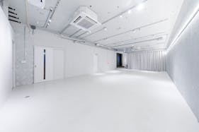 【原宿駅5分】展示会・ポップアップストア・インスタレーションに最適!シルバー基調が特徴的なイベントスペース