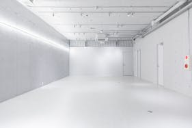 【原宿駅5分】展示会・ポップアップストア・インスタレーションに最適!シルバー基調が特徴的なイベントスペース