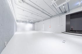 【原宿駅5分】展示会・ポップアップストア・インスタレーションに最適!シルバー基調が特徴的なイベントスペース