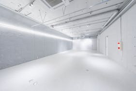 【原宿駅5分】展示会・ポップアップストア・インスタレーションに最適!シルバー基調が特徴的なイベントスペース