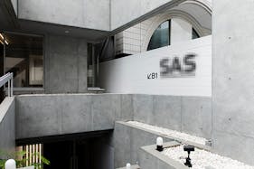 【原宿駅5分】展示会・ポップアップストア・インスタレーションに最適!シルバー基調が特徴的なイベントスペース