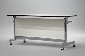 【原宿駅5分】展示会・ポップアップストア・インスタレーションに最適!シルバー基調が特徴的なイベントスペース