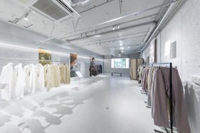 【原宿駅5分】展示会・ポップアップストア・インスタレーションに最適!シルバー基調が特徴的なイベントスペース