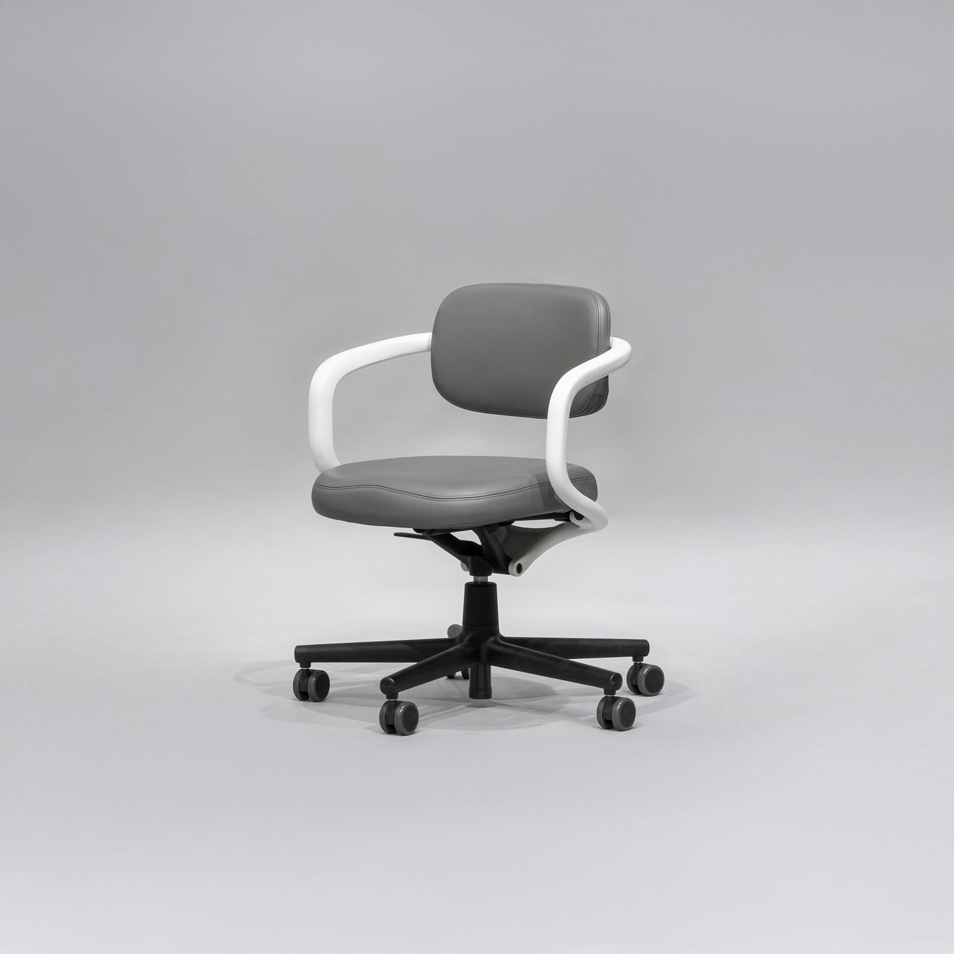 【原宿駅5分】展示会・ポップアップストア・インスタレーションに最適！シルバー基調が特徴的なイベントスペース