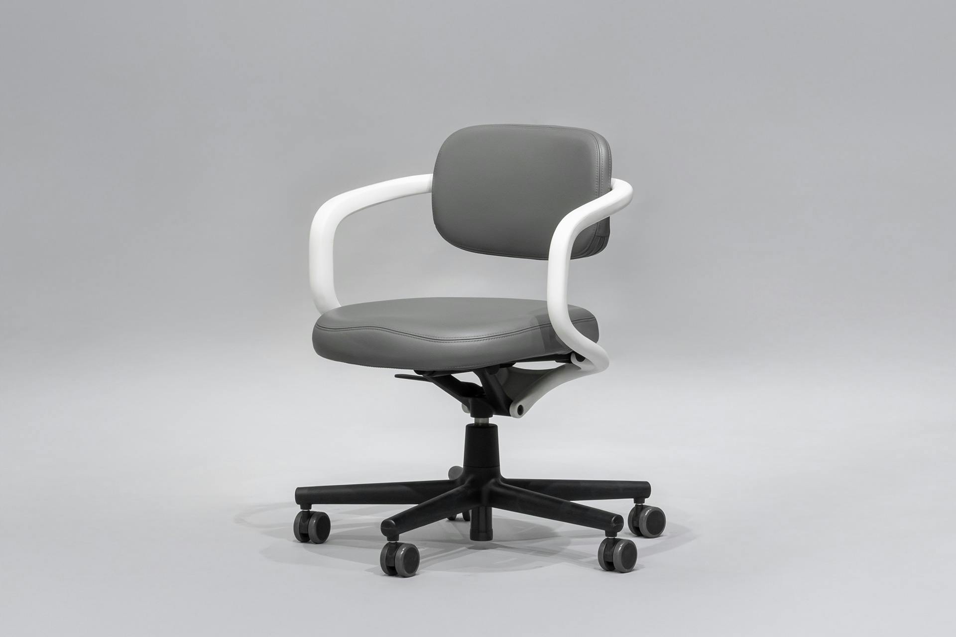 【原宿駅5分】展示会・ポップアップストア・インスタレーションに最適!シルバー基調が特徴的なイベントスペース