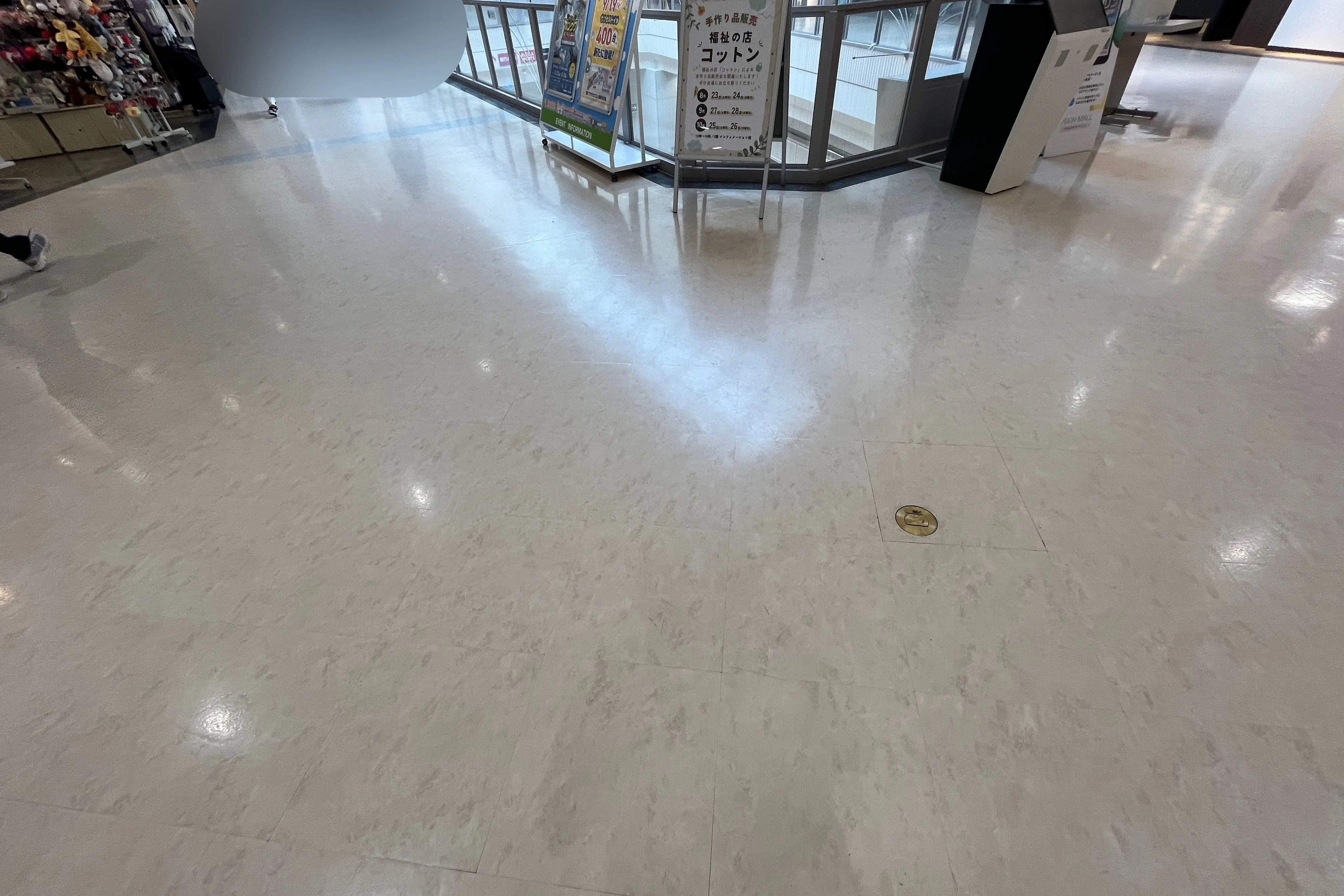 【イオンモール新居浜】2Fインフォメーション前