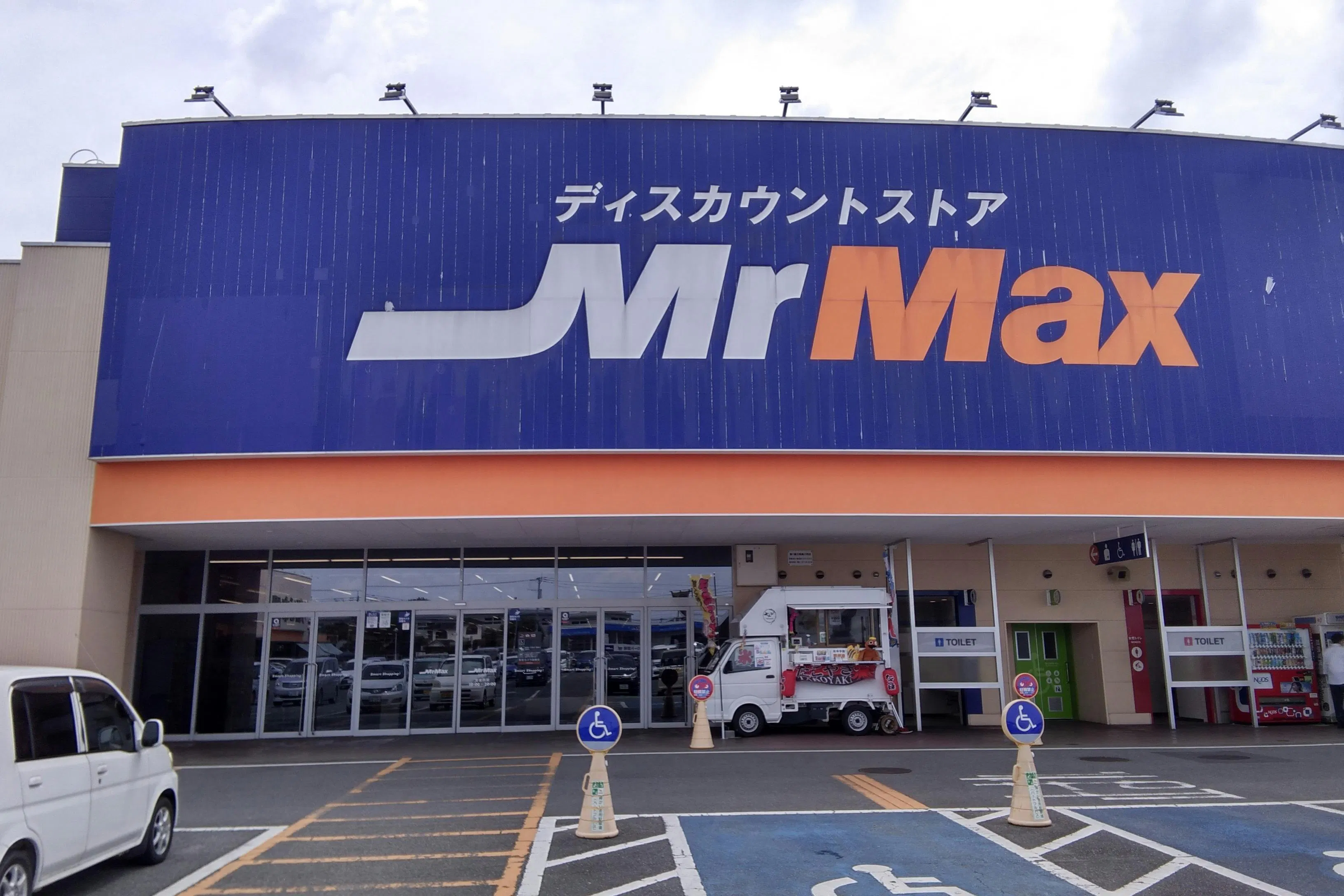【ミスターマックス 松橋店】店頭 物販用途に最適な総合ディスカウントストアの催事イベントスペース