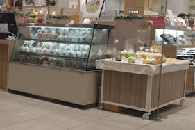 【中野マルイ】1階 カレンダリウムF07【食物販】中野駅徒歩2分。店内入ってすぐ、真正面の好立地。トラフィックも多い人気区画。スイーツのポップアップに最適なスペースです。