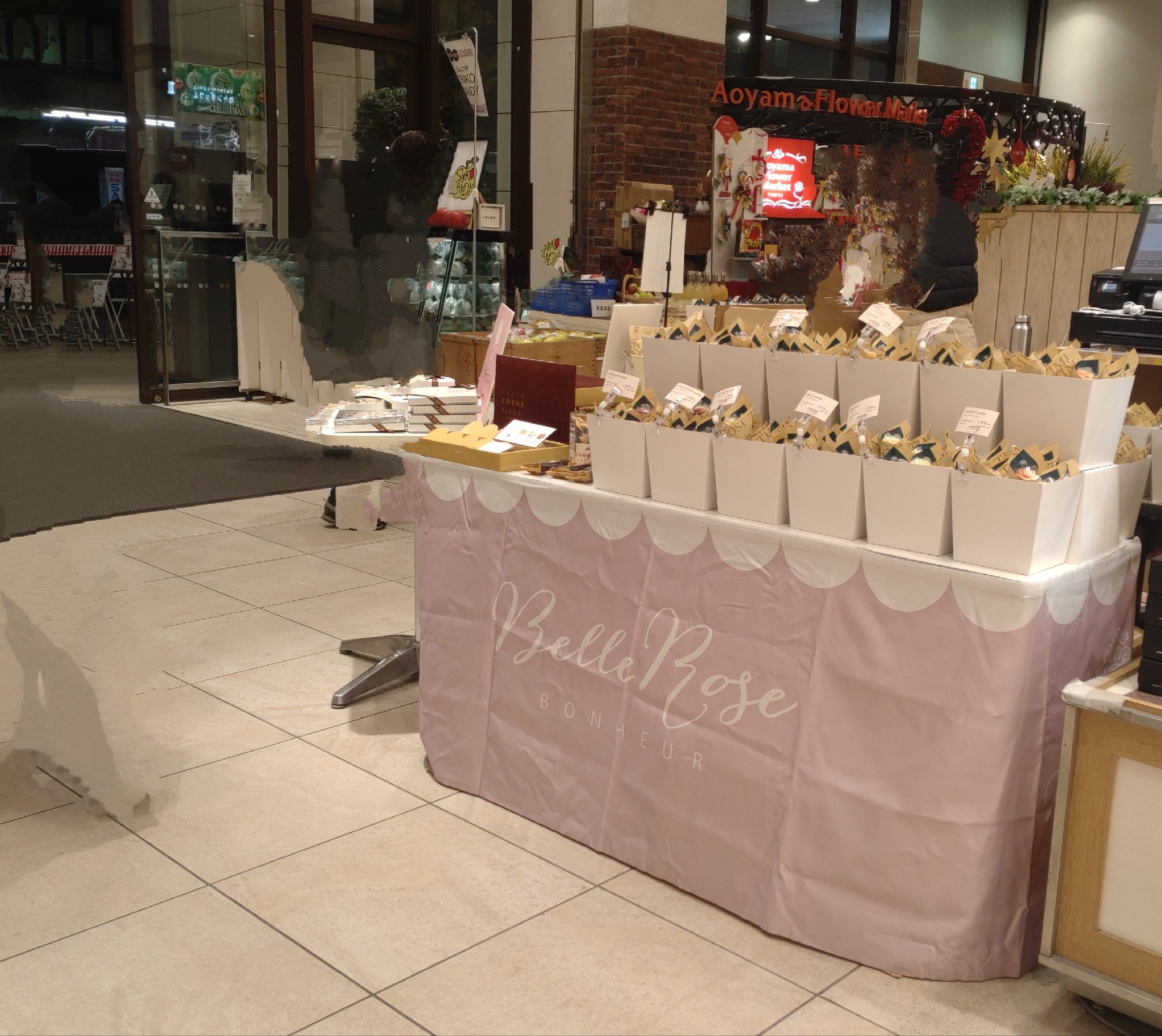 【中野マルイ】1階 カレンダリウムF07【食物販】中野駅徒歩2分。店内入ってすぐ、真正面の好立地。トラフィックも多い人気区画。スイーツのポップアップに最適なスペースです。