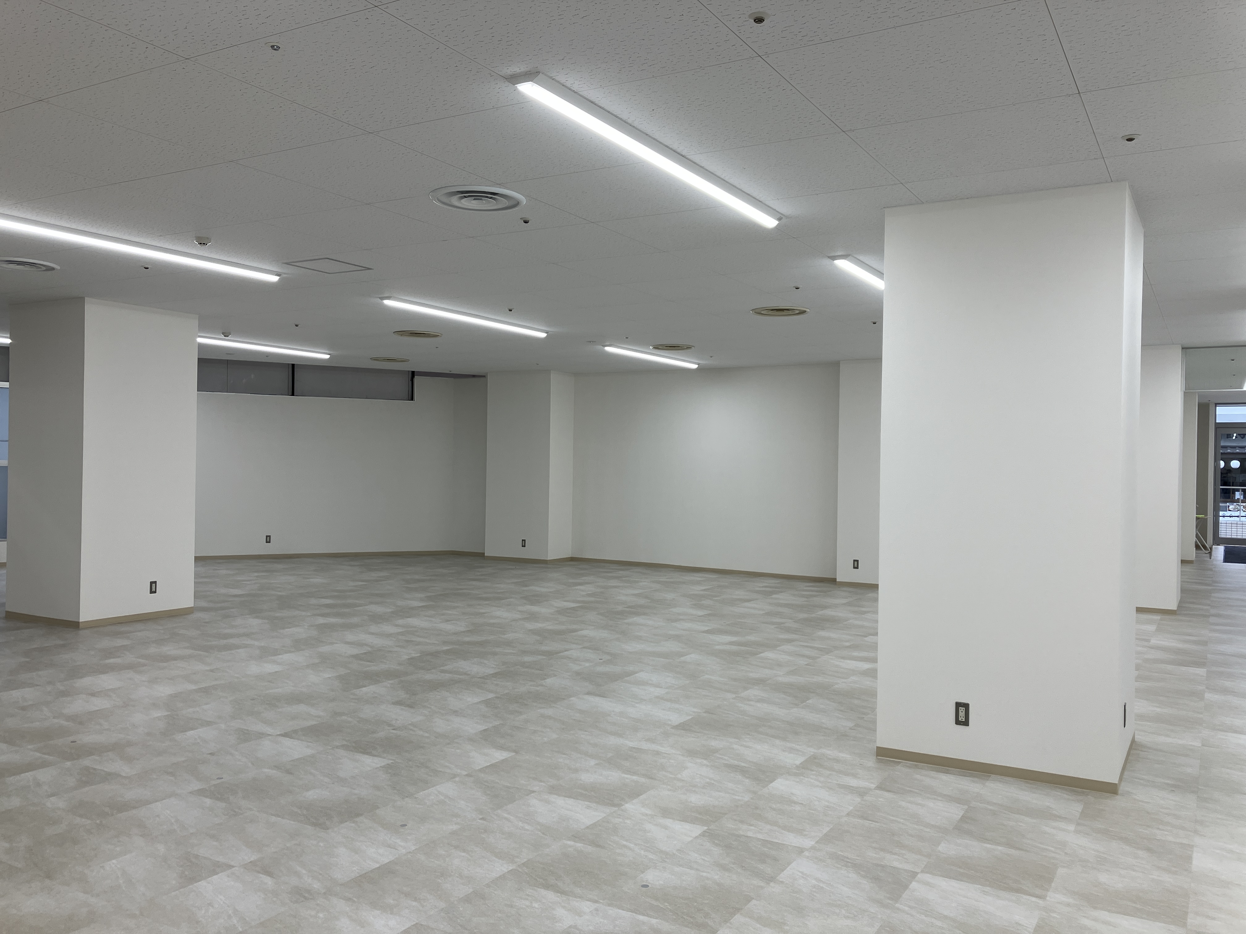 【マグレブEAST】1階催事場101区画 催事スペース｜プロモーションに最適 - ショップカウンター