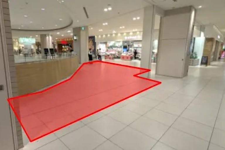 【あべのキューズモール】「③1F ショップイン前」入口導線に近く視認性抜群!プロモーション・ポップアップに最適なイベントスペースの画像1