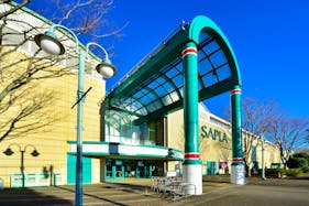 【サプラスクエア サプラ】食物販や販促プロモーションに最適な店舗中央に位置する催事スペース(フェスタコートA)