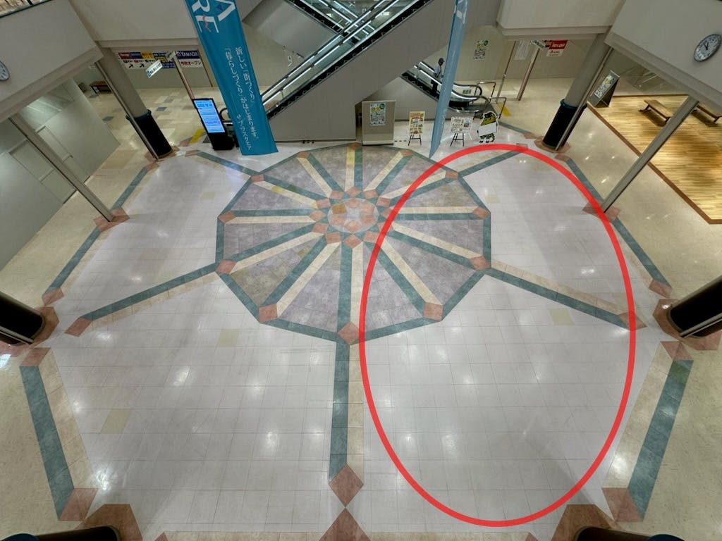 【サプラスクエア サプラ】食物販や販促プロモーションに最適な店舗中央に位置する催事スペース(フェスタコートA)