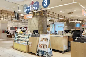 【北千住マルイ】2階 カレンダリウムF14【食物販・物産展】店内入って正面、什器完備の好立地スペース