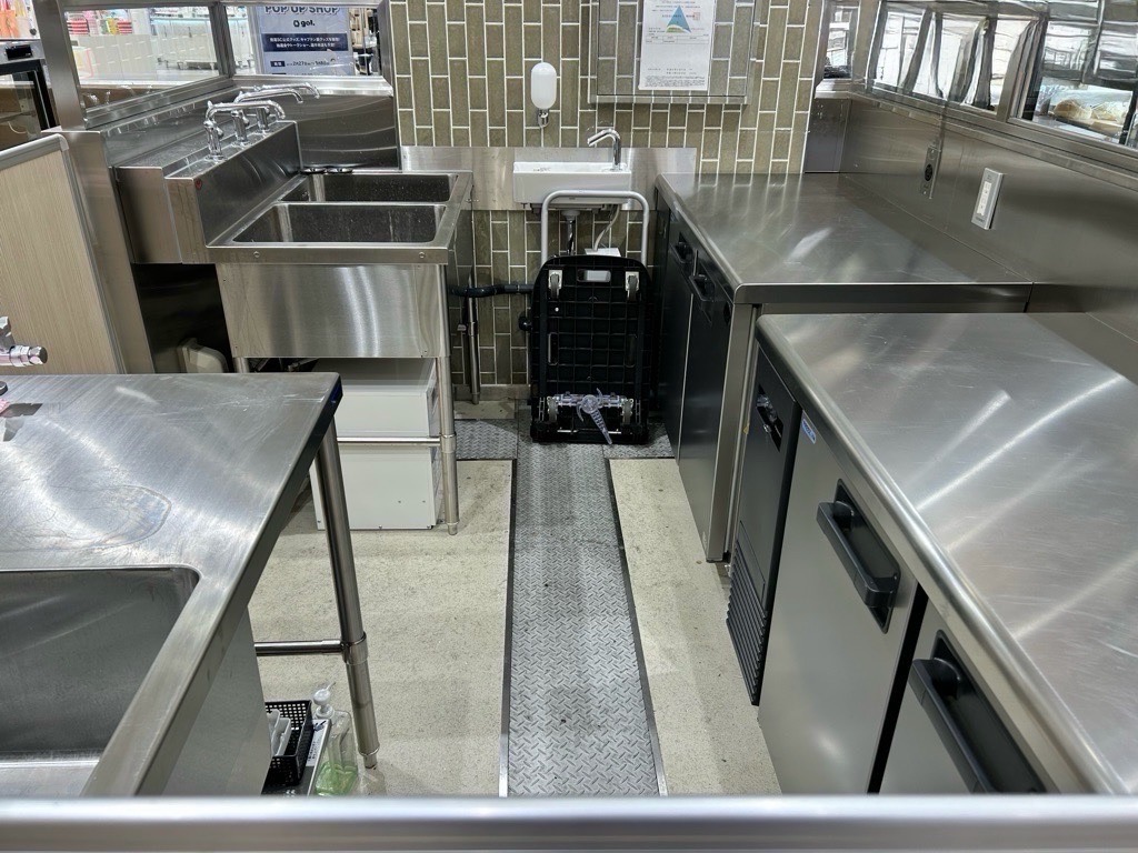 【北千住マルイ】2階 カレンダリウムF14【食物販・物産展】店内入って正面、什器完備の好立地スペース