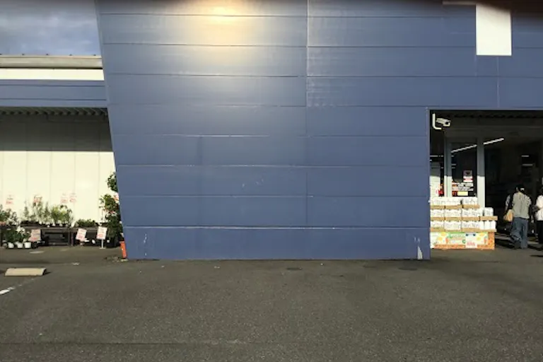 出店スペース:ポーチ左側「T」