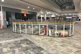 【イオンモール直方】2F 中央南ブリッジ(GLORY前)