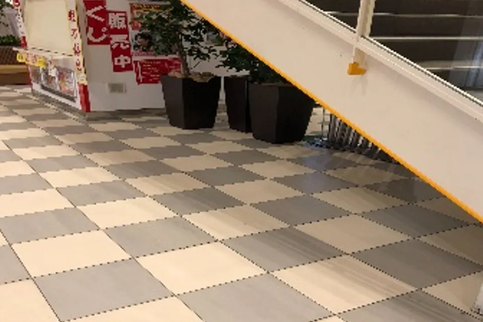 【ララガーデン川口】1階 北側階段下