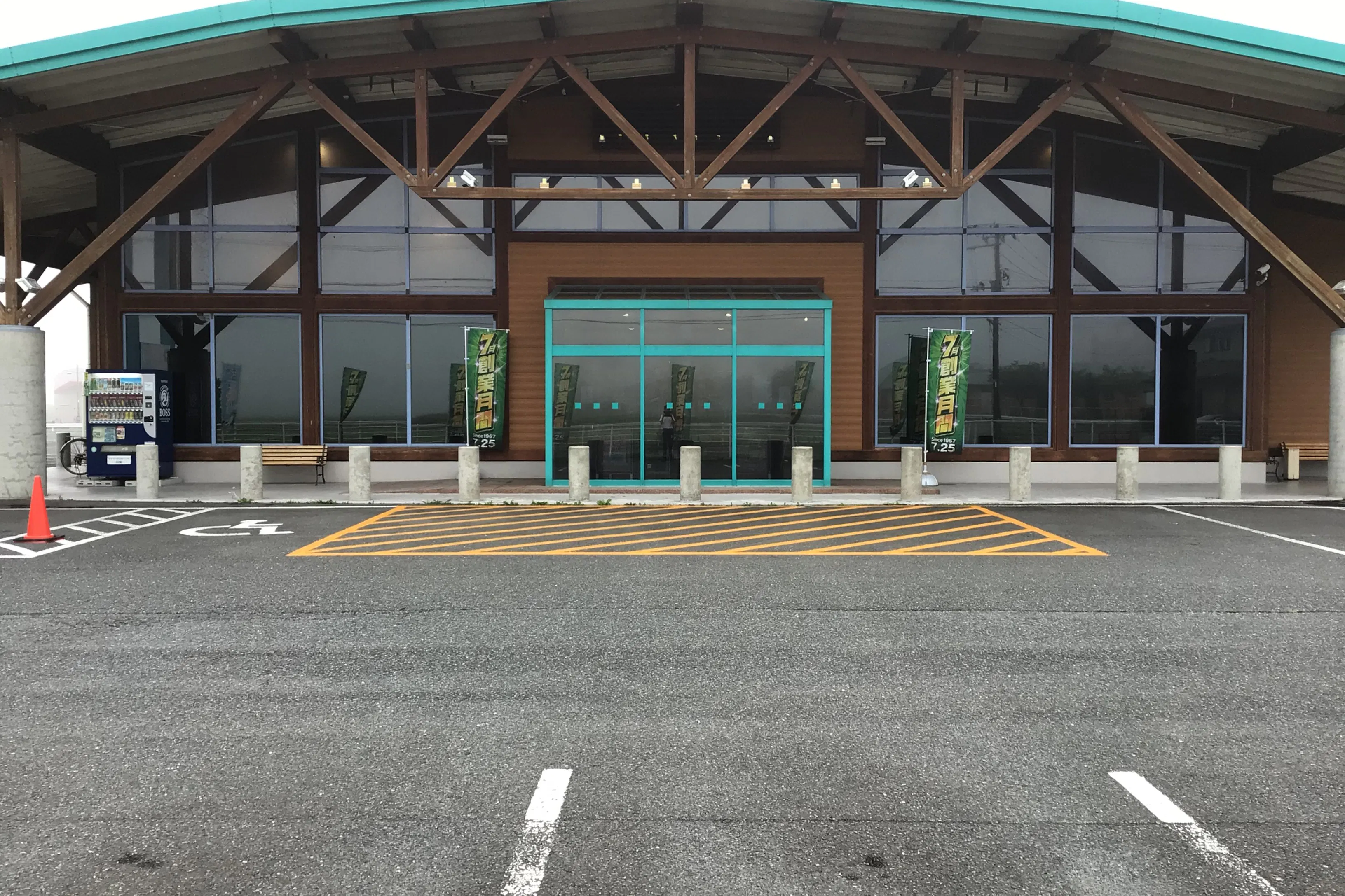 【ダイナム宮城小牛田店】キッチンカーやプロモーションに最適なアミューズメント施設のイベントスペース(出入口前駐車場)