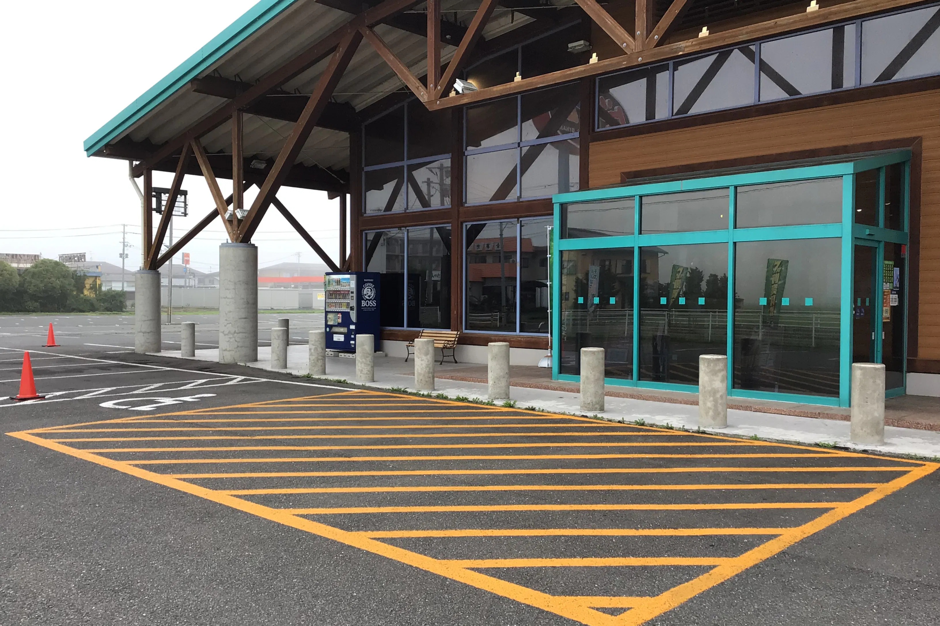 【ダイナム宮城小牛田店】キッチンカーやプロモーションに最適なアミューズメント施設のイベントスペース(出入口前駐車場)