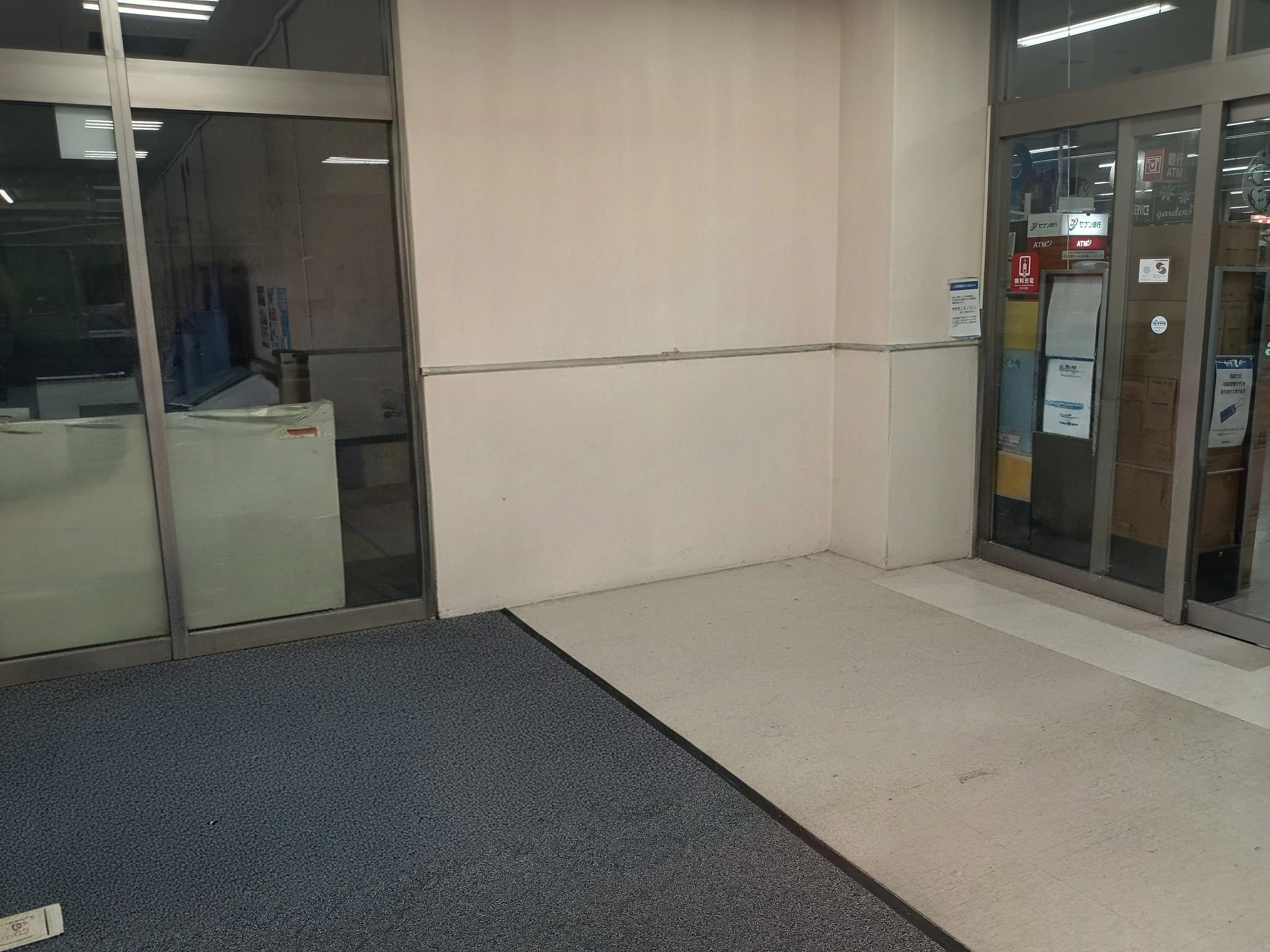 【スーパーバリュー ロピア練馬大泉店】風除室 各種プロモーション、会員獲得イベントに最適なスーパーマーケットの屋内催事イベントスペース