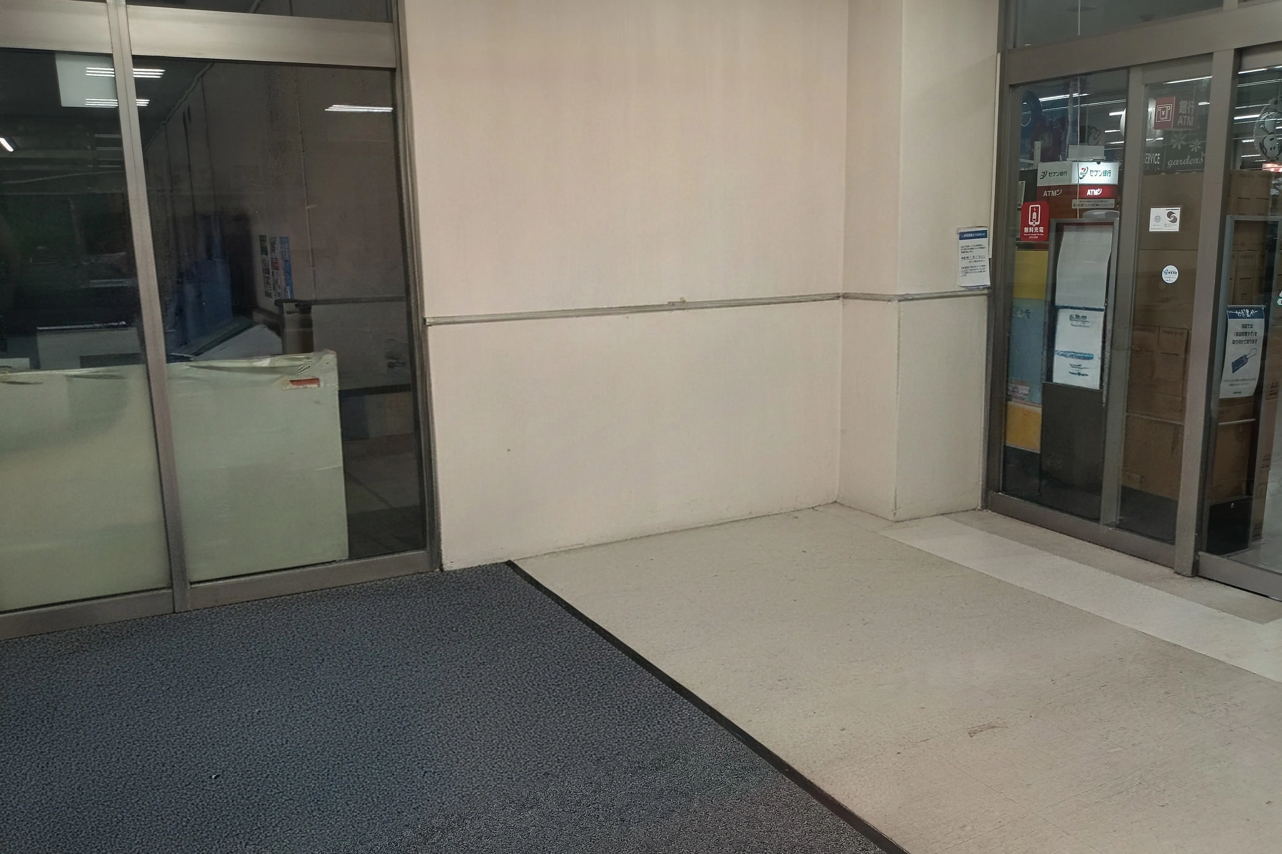 【スーパーバリュー ロピア練馬大泉店】風除室 各種プロモーション、会員獲得イベントに最適なスーパーマーケットの屋内催事イベントスペース