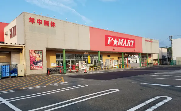 【エフマート大矢知】クリーニング側出入口 販促プロモーションに最適な屋外催事イベントスペース