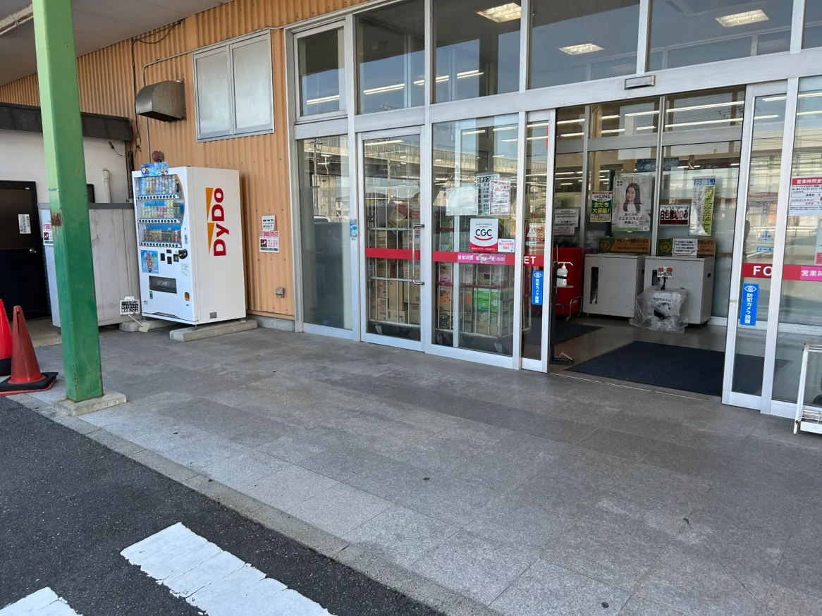 【エフマート大矢知】クリーニング側出入口 販促プロモーションに最適な屋外催事イベントスペース