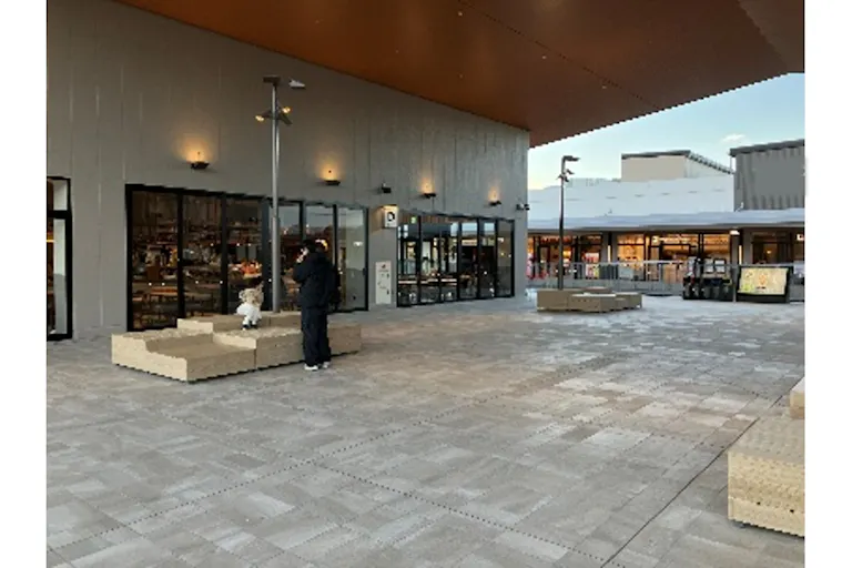 【三井アウトレットパーク 岡崎】大屋根テラス南エリアの画像3