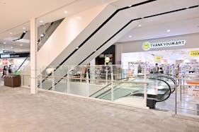 【イオンモール長久手】東エスカレーター横B(WEGO前)