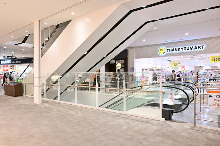 【イオンモール長久手】東エスカレーター横B(WEGO前)の画像1