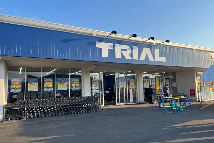 【スーパーセンタートライアル鳥取大杙店】【屋外ポーチ内軒下】携帯キャリア様 限定公開スペース