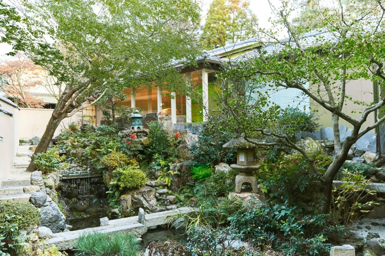 四季折々の庭園で屋外のシーンも撮影可能。