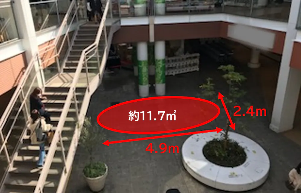 【三井アウトレットパーク 入間】1階 センタープラザ ウエストストリート側広場