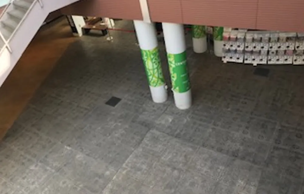 【三井アウトレットパーク 入間】1階 センタープラザ ウエストストリート側広場