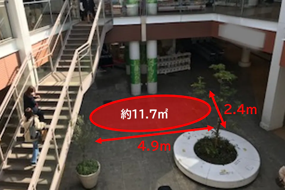 【三井アウトレットパーク 入間】1階 センタープラザ ウエストストリート側広場