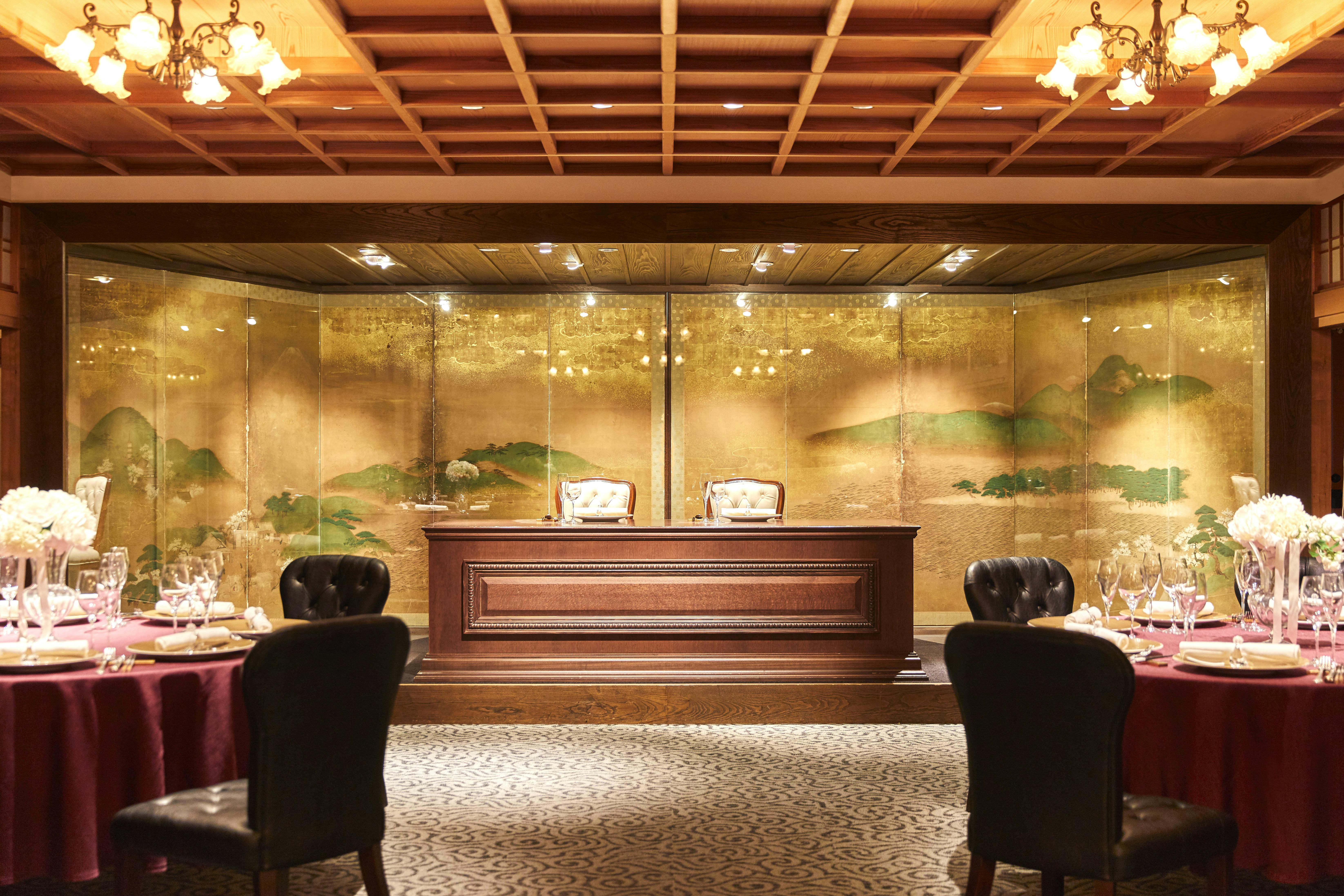 【祇園四条駅9分】撮影として利用可能な八坂神社の鳥居内のイベントスペース