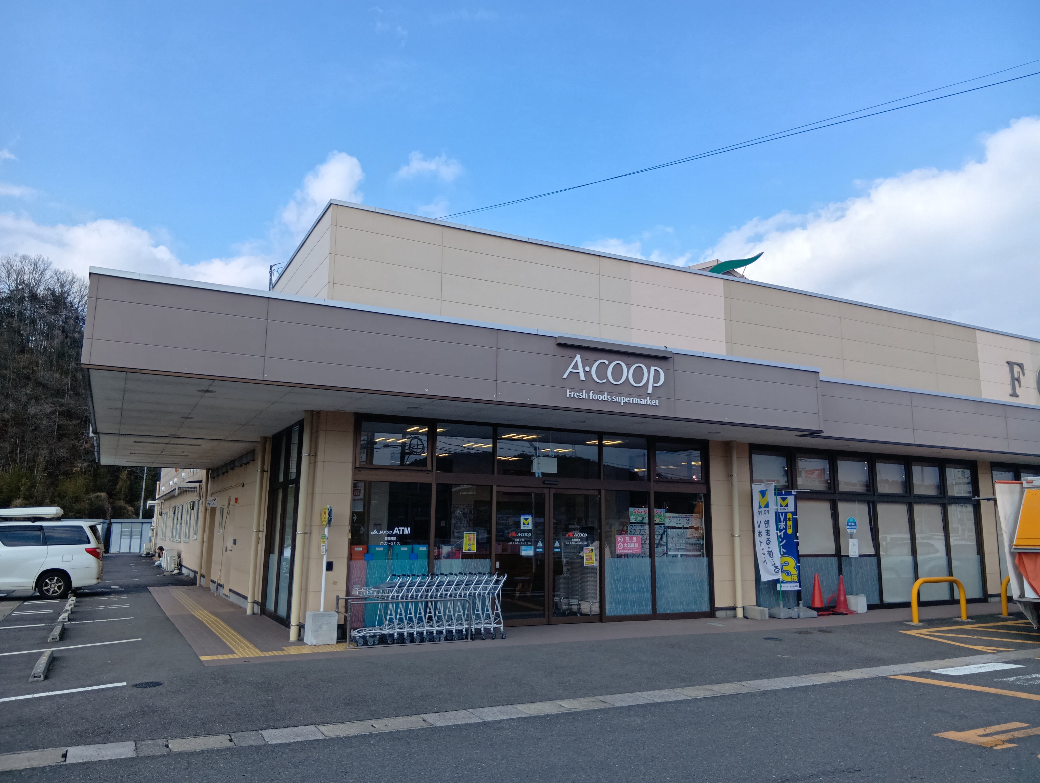 【Aコープ三重青山店】食物販や販促イベントに最適な軒下スペース