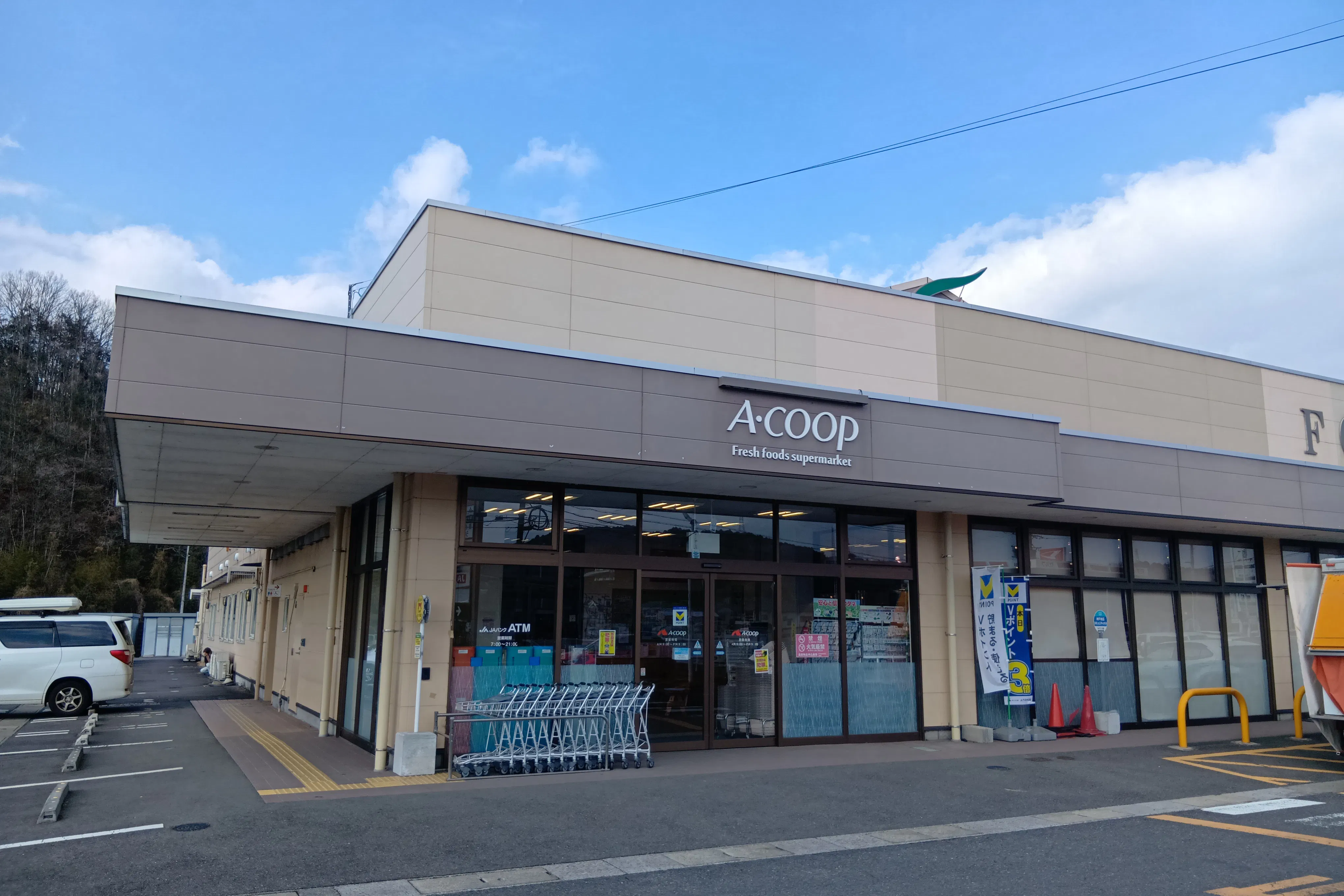 【Aコープ三重青山店】食物販や販促イベントに最適な軒下スペース