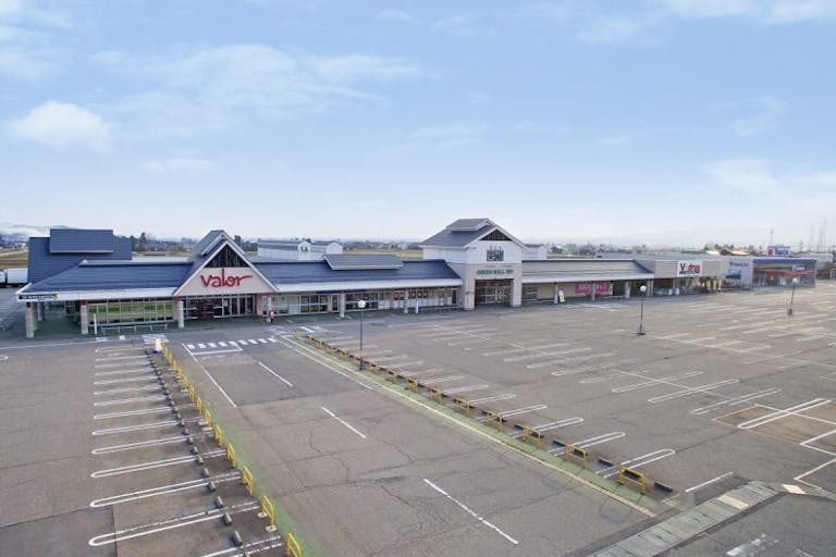 【グリーンモール福光】キッチンカー等の移動販売に最適な商業施設敷地内にある屋外イベントスペースの画像1