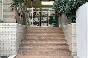 【四ツ橋駅2分|平日限定】無料貸出什器が充実しており展示会やポップアップストアに最適!広さ100.0㎡、天高3.1mで開放感のあるレンタルスペース