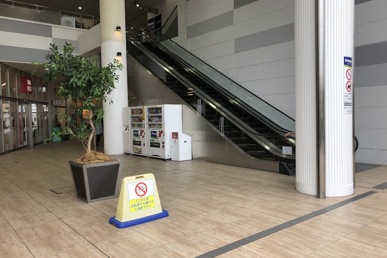 【フレスポ八潮】プロモーションに適したユニクロ前にあるプロムナード内にあるイベントスペースの画像1