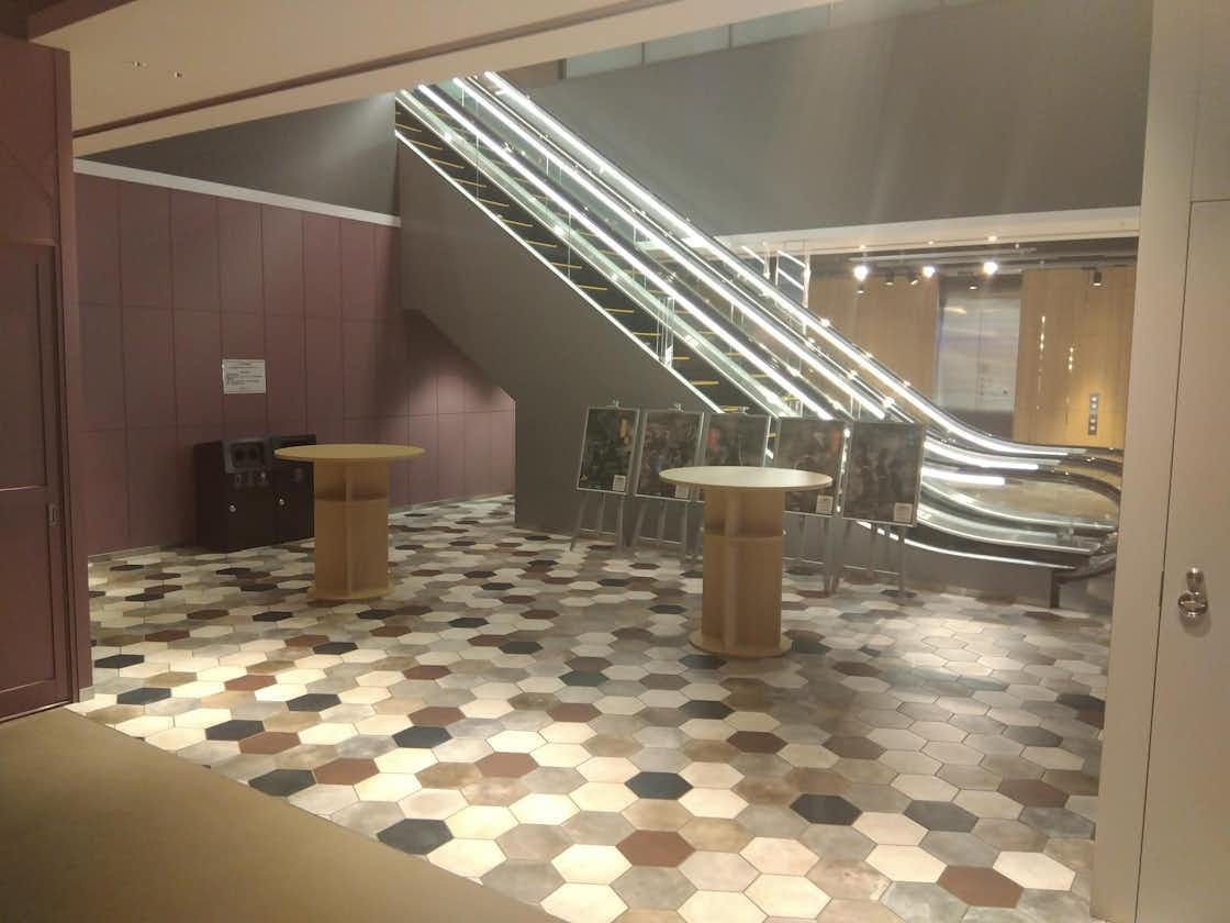 【COCONO SUSUKINO】「4階」ポップアップや展示、プロモーションに最適な飲食フロア内エスカレーター横イベントスペースの画像