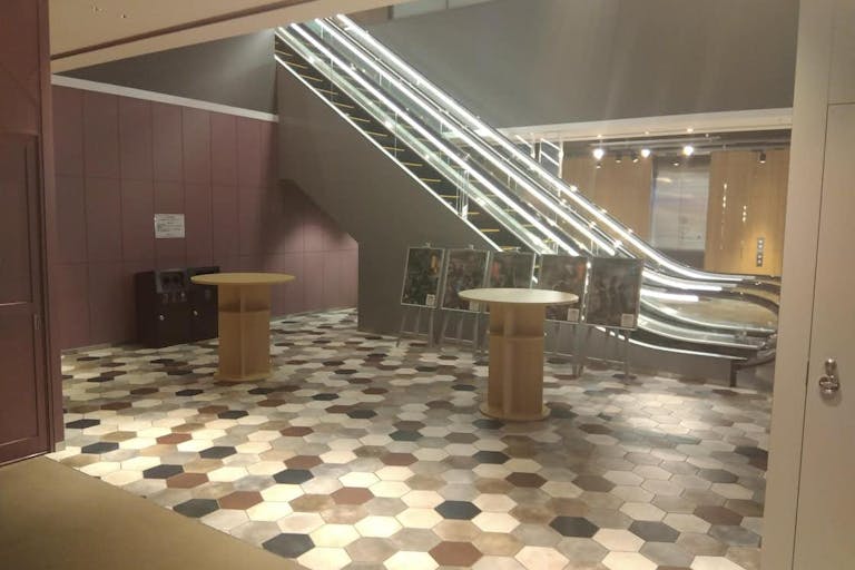 【COCONO SUSUKINO】「4階」ポップアップや展示、プロモーションに最適な飲食フロア内エスカレーター横イベントスペースの画像1