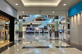 【イオンモール福岡】メインプラザ前