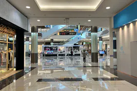 【イオンモール福岡】メインプラザ前