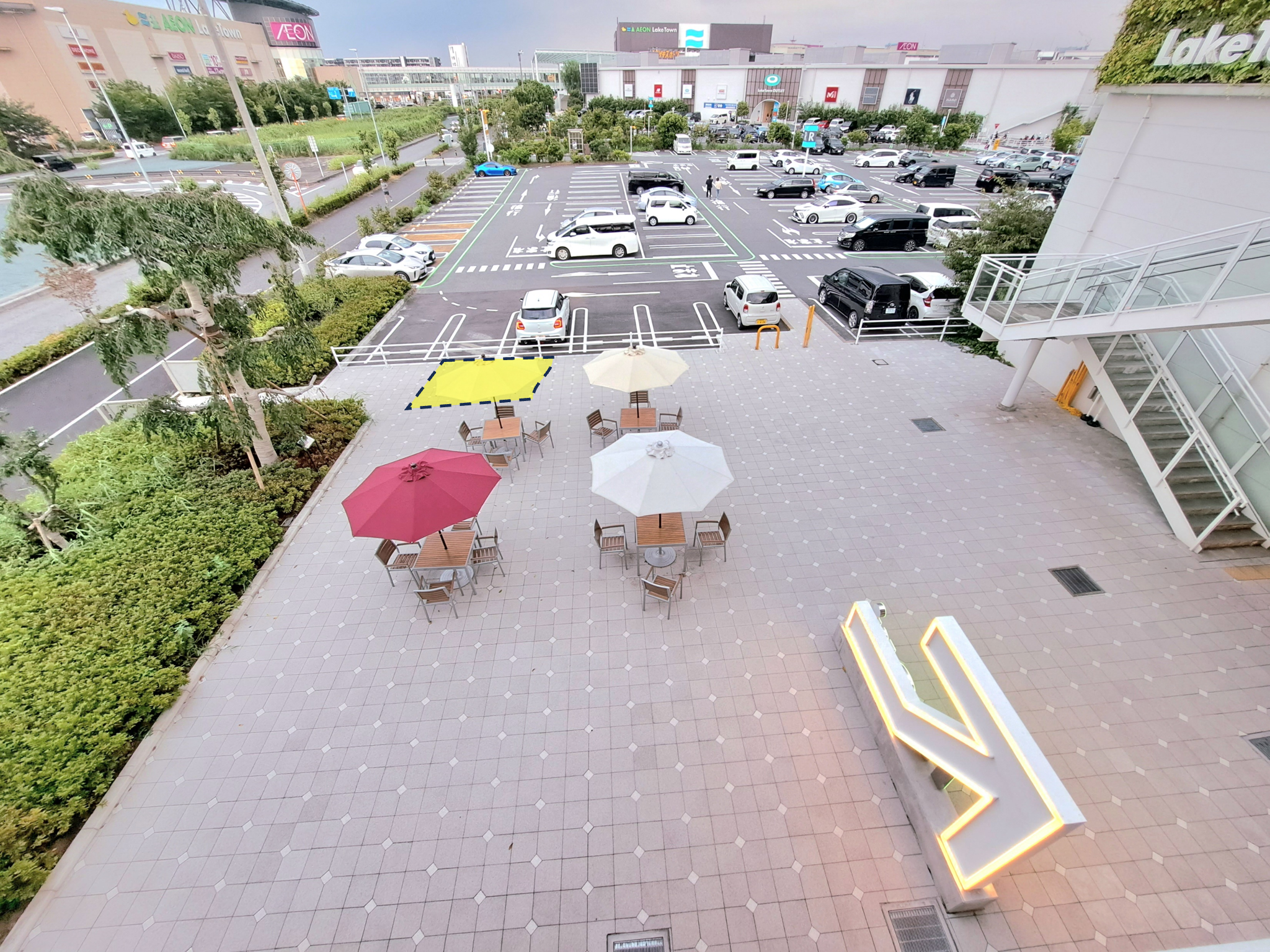 【イオンレイクタウンアウトレット】3rd Ave.1F (先端)　③