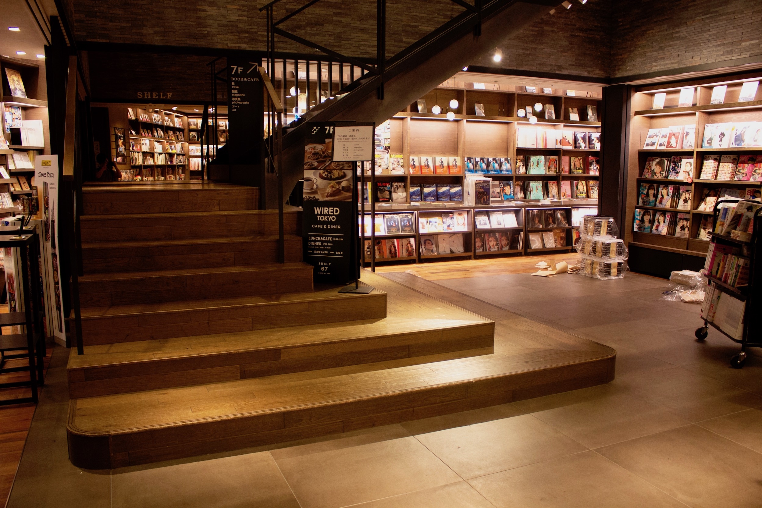 SHIBUYA TSUTAYA 階段下スペース 外観